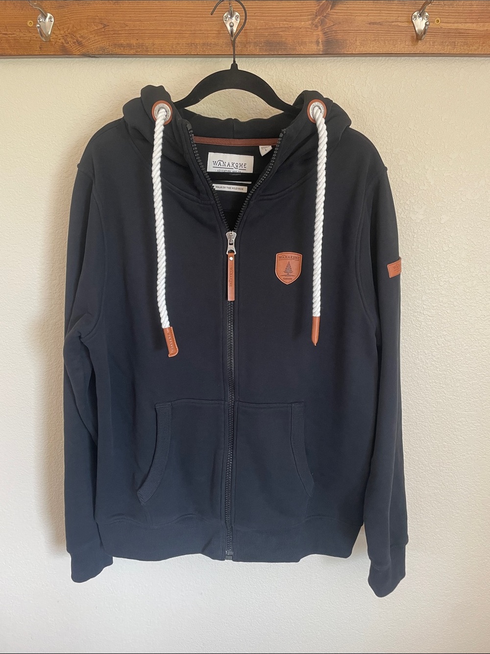 Wanakome Black Women’s Zip-Up Hoodie L Outdoor Minimalist Cozy Cabincore Hygge
